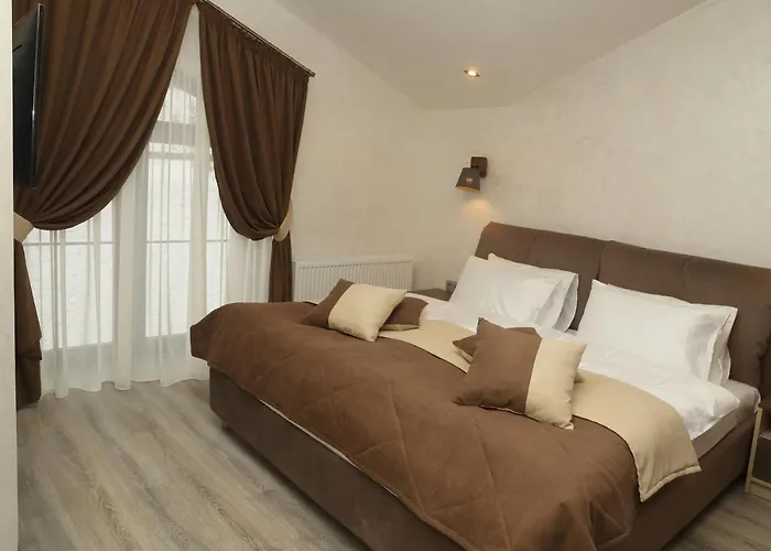 Medianikoff 木屋 布克维