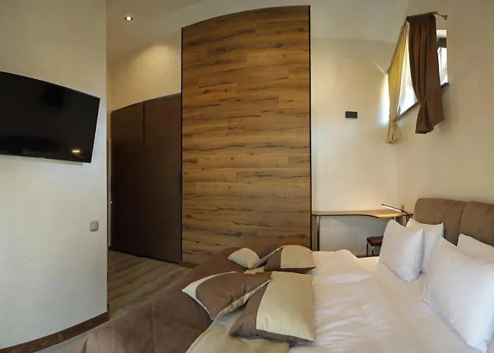 Medianikoff 木屋 布克维